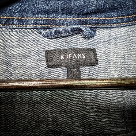 Intergalactic Beauty - UFO & Flowers hand painted, upcycled, denim jacket Size S - Picture 5 of 5